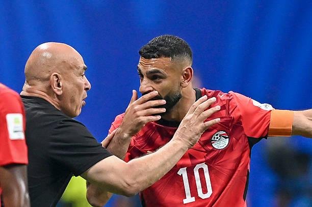 محمد صلاح يلتحق بمعسكر منتخب م...