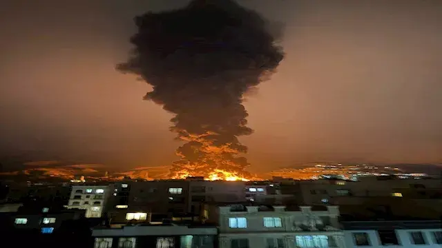 قبل فرض الحصار.. أمريكا تشن ضر...