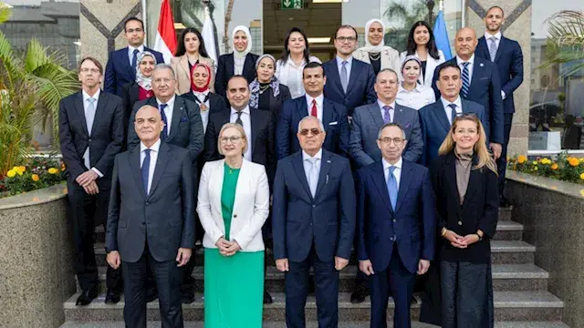 وحدة مكافحة غسل الأموال تستقبل...