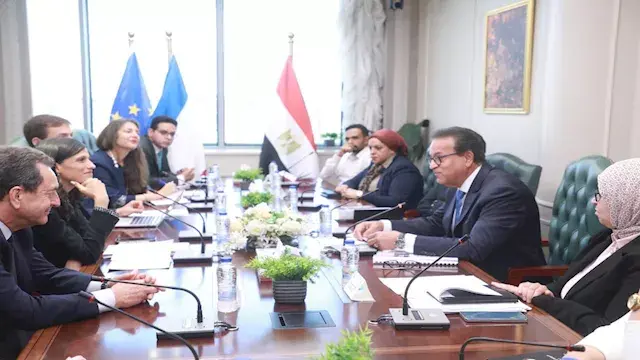 مصر وفرنسا تبحثان توسيع التعاو...