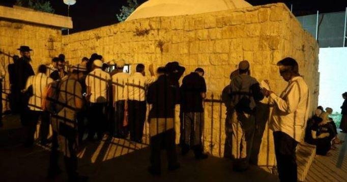 مستعمرون يقتحمون مقام يوسف شرق نابلس بالضفة الغربية