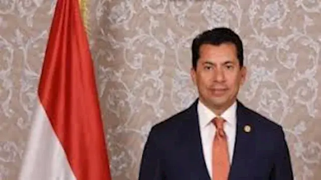 أشرف صبحي يكشف حقيقة ترشحه لرئ...