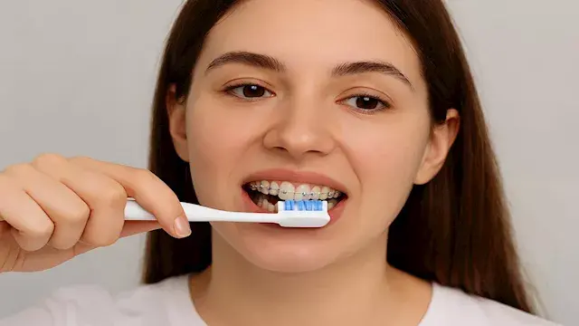 خطأ في تنظيف الأسنان يؤدي إلى...