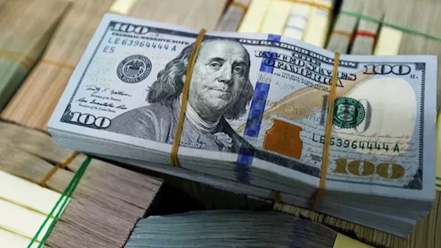 سعر الدولار ينخفض مقابل الجنيه في منتصف تعاملات الأحد