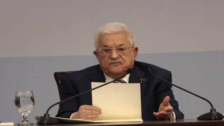 محمود عباس: نحن باقون على أرضن...