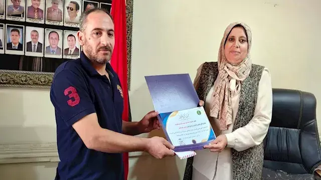 نموذج للأمانة.. تكريم سائق "تو...