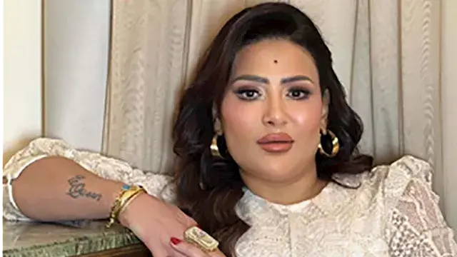 4 أيام عرض.. بدرية طلبة تروج لمسرحية "الحالة خطيرة جدا"
