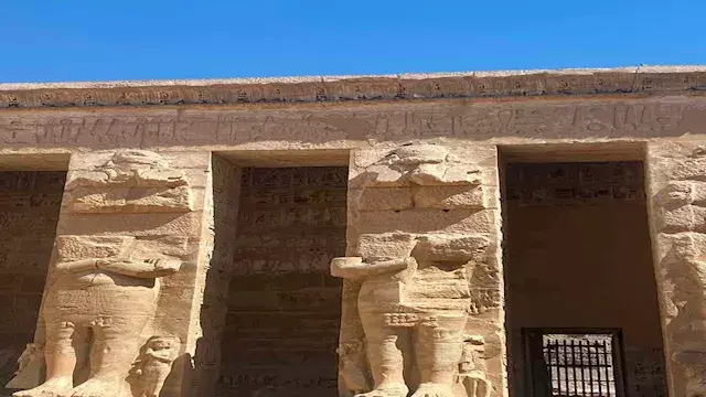 بالصور- تقنية حديثة بالطاقة الشمسية لحماية معبد هابو بالأقصر من الطيور
