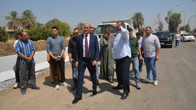 محافظ أسيوط يتفقد تطوير الطريق...