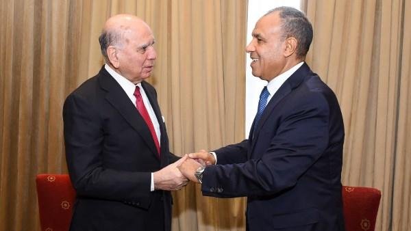وزير الخارجية يبحث مع نظيره العراقي تعزيز التعاون الاقتصادي والاستثماري بين البلدين