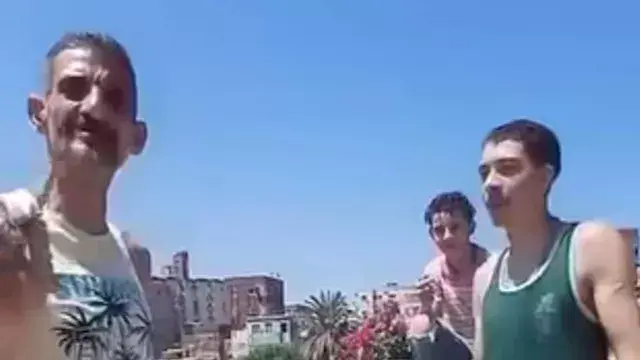 "هحرمك تقرأ الفاتحة على أخوك"....