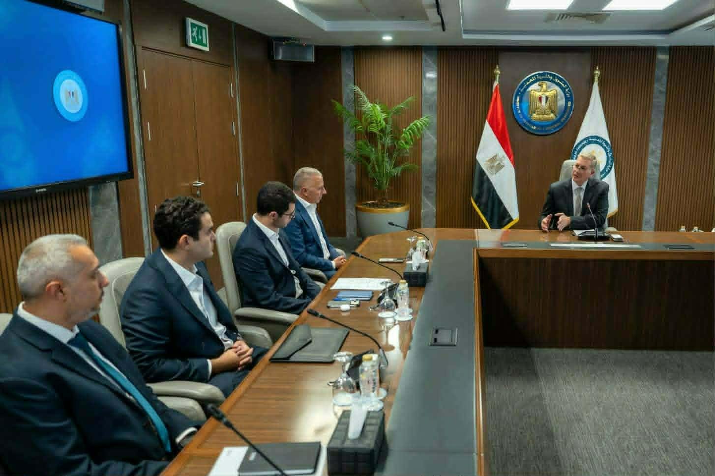 البترول: مشروع مجمع الصناعات ا...