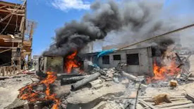الدفاع المدني في غزة: 7 شهداء...