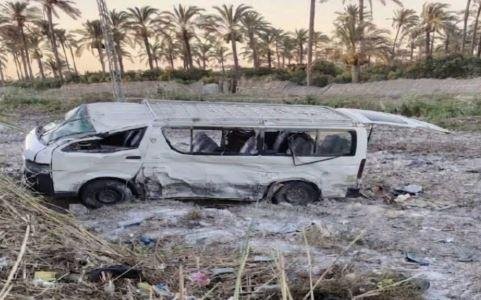 إصابة 8 أشخاص إثر انقلاب سيارة...