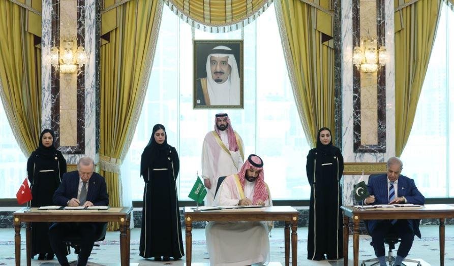 السعودية وتركيا وباكستان توقع...