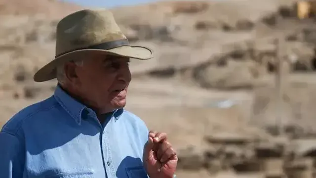 زاهي حواس يكشف تفاصيل استرداد...