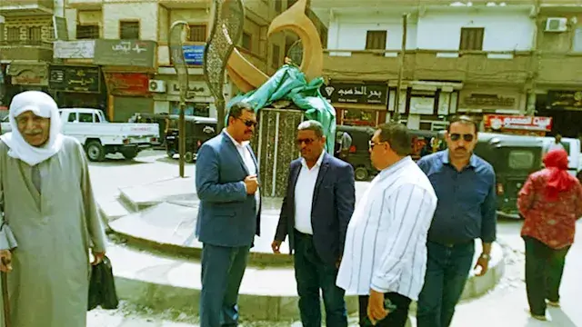 جولة تفقدية تكشف مخالفات تنفيذ بميدان السينما في القوصية بأسيوط (صور)