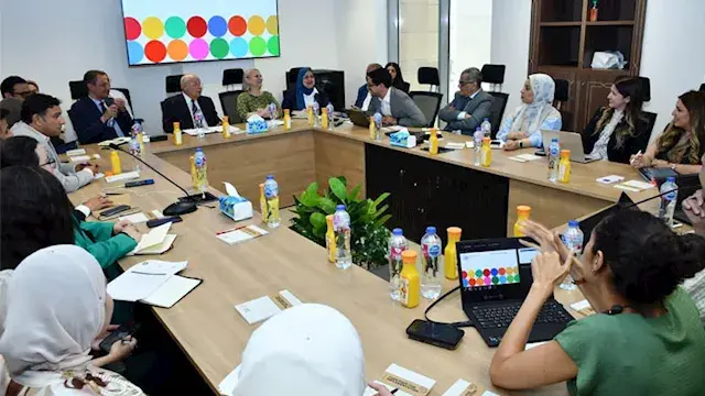 منال عوض: تعزيز التعاون مع الأ...