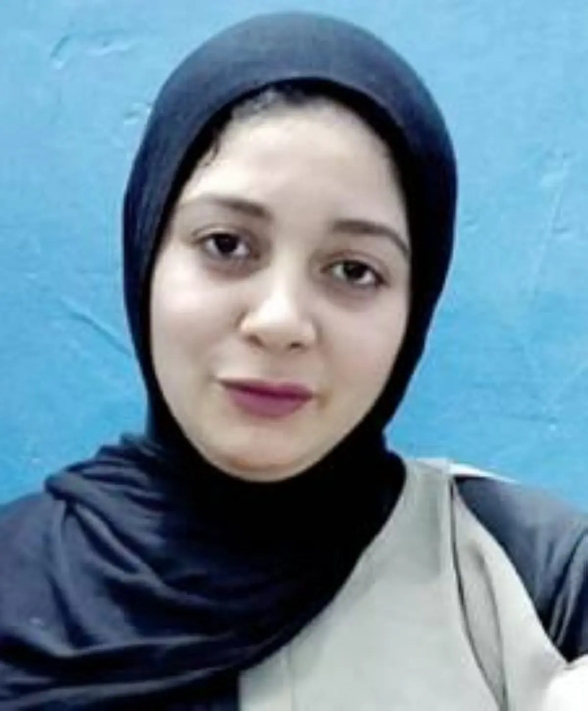 منحة دراسية كاملة لطالبة «تجار...
