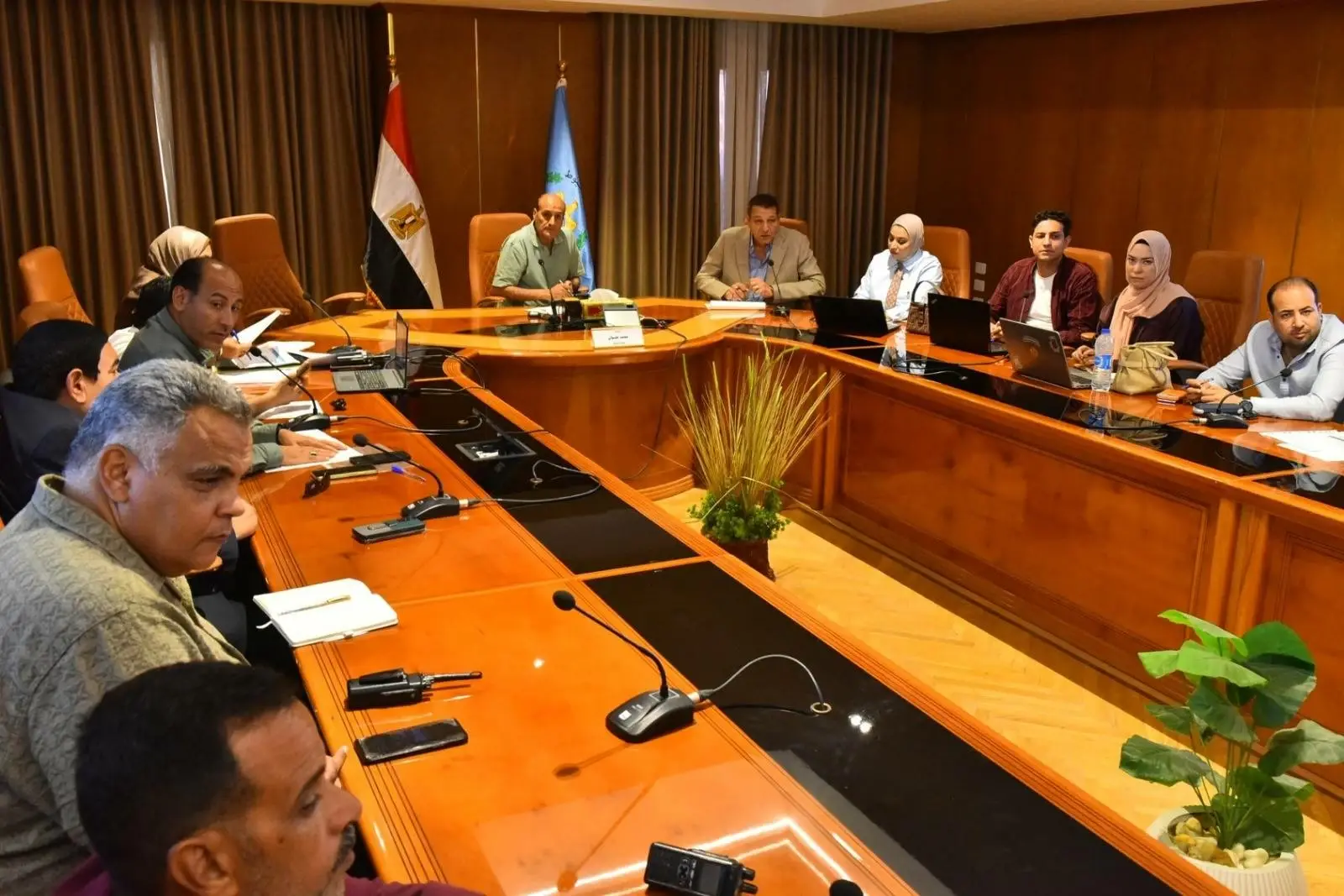 اجتماع موسع لمتابعة موقف مشروعات مبادرة «حياة كريمة» في أسيوط