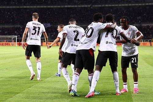 ميلان يفتتح مشواره في الموسم ا...