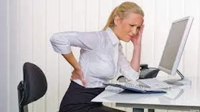 خطر لا يُرى.. كيف يدمر الجلوس المستمر صحة الإنسان؟