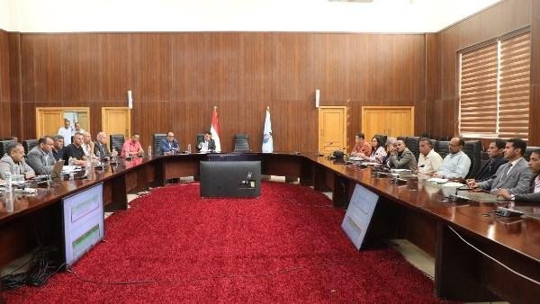 محافظ البحر الأحمر يستجيب لشكاوى المواطنين.. لجنة هندسية لفحص مشكلات منطقة الروضة
