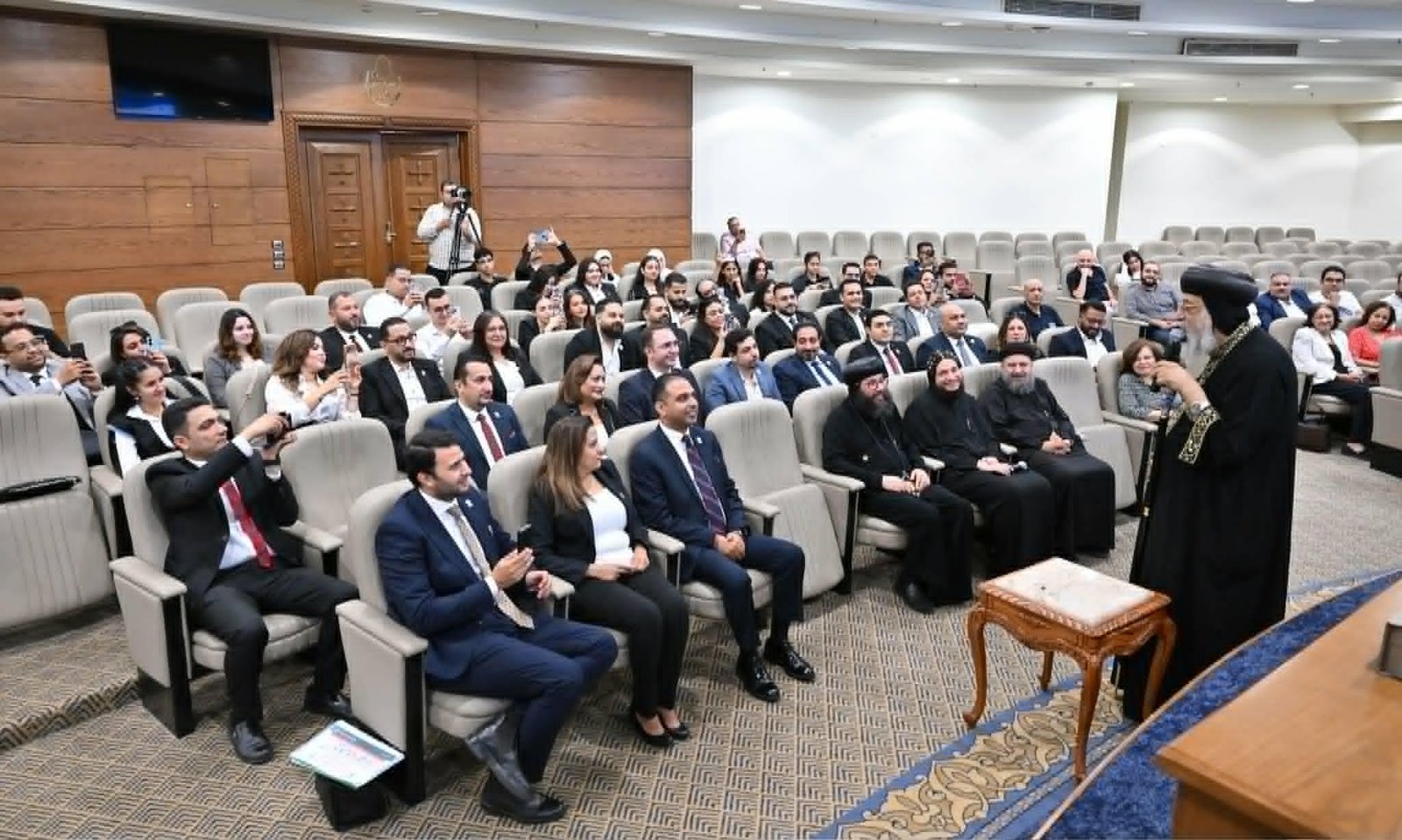 البابا تواضروس الثاني يلتقي قي...