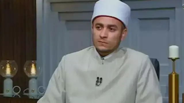 ما حكم العمل في مكان يبيع محرمات؟.. أمين الفتوى يجيب
