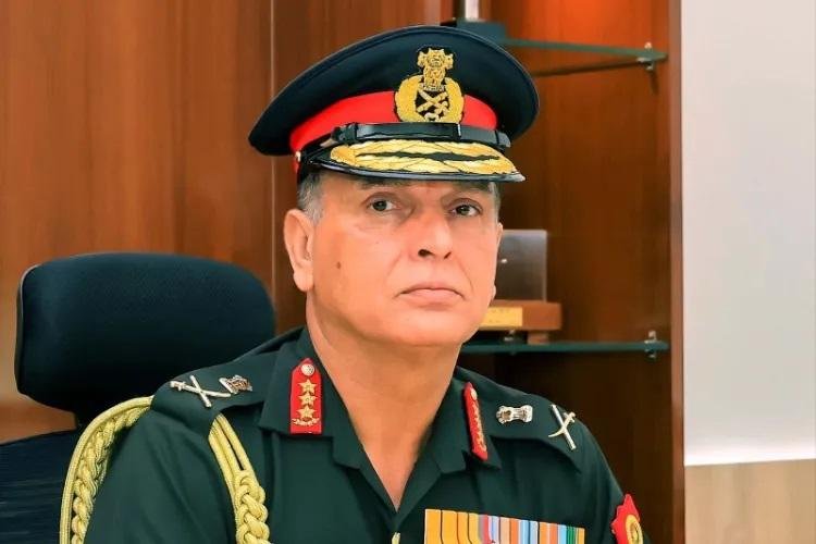 الجنرال ديراج سيث يتولى قيادة...