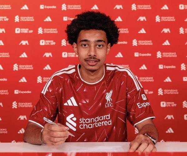 ليفربول يضم المهاجم الفرنسي نج...