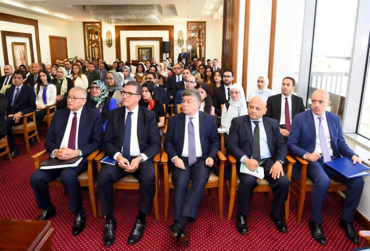 وزير الخارجية يؤكد أهمية تكثيف...