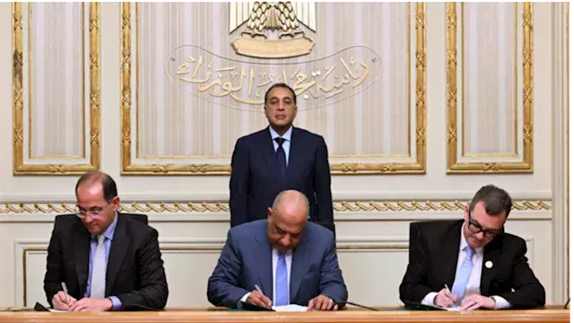 رئيس الوزراء يشهد توقيع اتفاق...