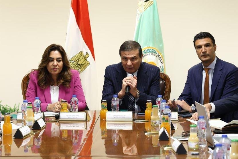 3 وزراء يستعرضون موقف تمكين ال...