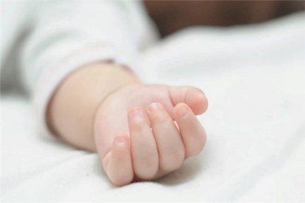 العثور على رضيعة بمحيط إحدى قر...
