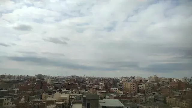 بالصور- أجواء غائمة وأمطار على...