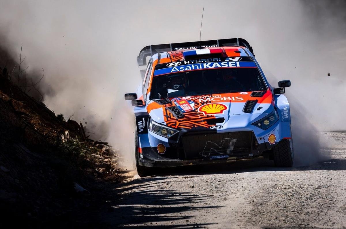 WRC Sardinia: Adrien Fourmaux heads Hyundai 1-2 after puncture-filled morning 