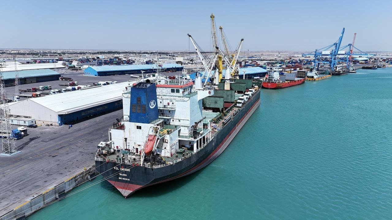 موانئ العراق تستقبل أول سفينة...