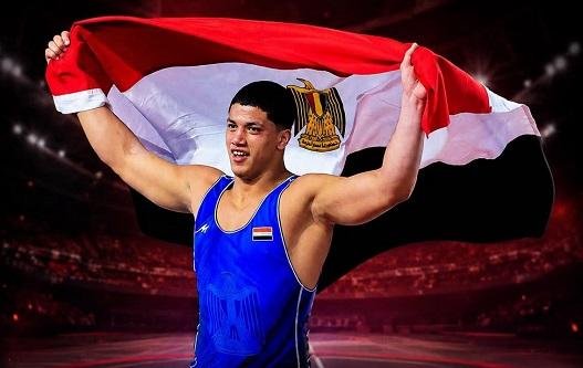 عصام إبراهيم يهزم بطل العالم ا...