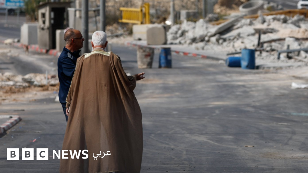 إجلاء عائلات وهدم منازل في الخليل خلال عملية عسكرية إسرائيلية بعد مقتل جنديين