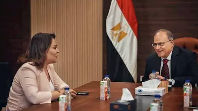 رئيس هيئة الدواء ومديرة وكالة...