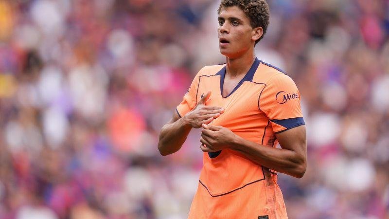 برشلونة ينشر صورة من تجديد عقد حمزة عبد الكريم.. وهذا أول تعليق من اللاعب