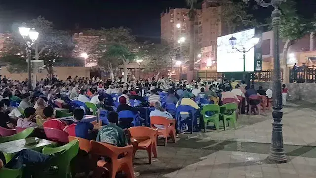 أجواء حماسية في المنيا خلال متابعة قمة الأهلي والزمالك (فيديو وصور)