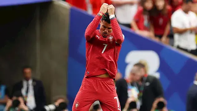 بقميص البرتغال.. جورجينا تحتفل...