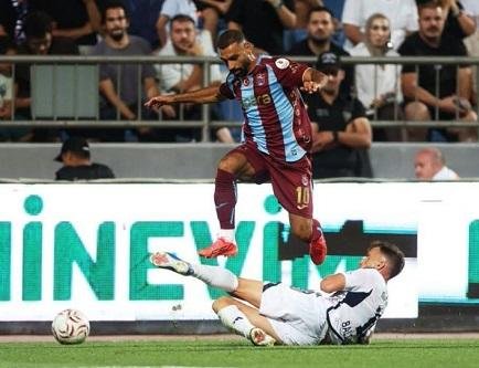 محمد صلاح يستهدف أول أهدافه الأوروبية بقميص طرابزون سبور أمام كوبس