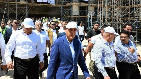 مدبولي: القطار الكهربائي السري...