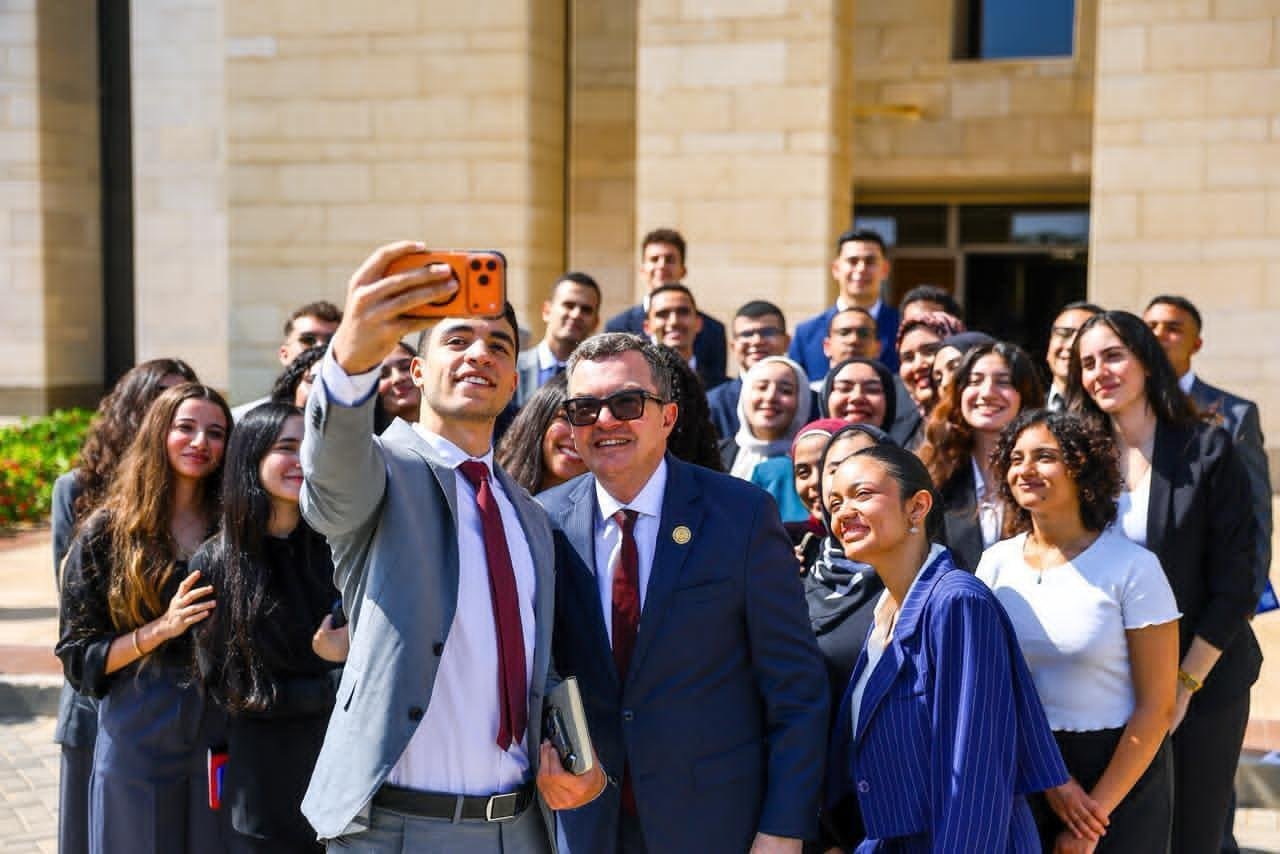 وزير التخطيط يطلق برنامج تدريب...