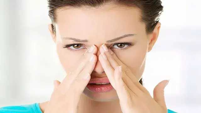 لماذا تشعر بالدوخة عند الوقوف فجأة؟ السبب قد يكون مخيف