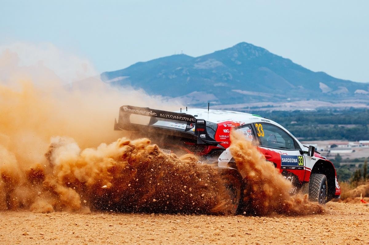 Elfyn Evans suffers puncture ahead of Power Stage WRC title decider