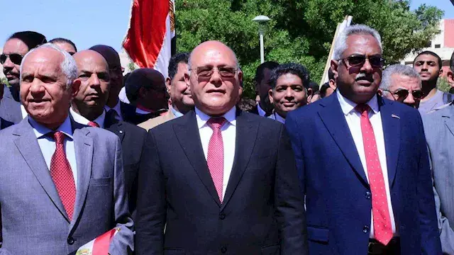هكذا احتفل آلاف الطلاب ورئيس جامعة سوهاج بانتصارات أكتوبر -فيديو وصور